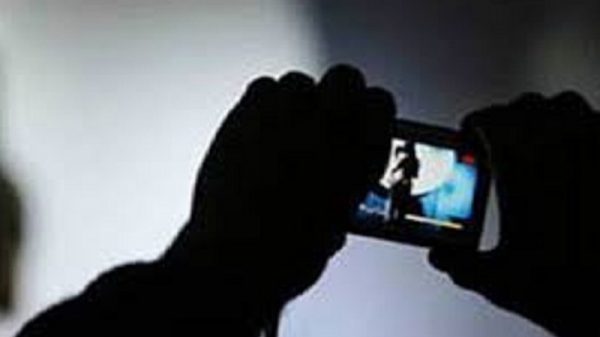 পাবনায় শিক্ষিকার ভিডিও এলাকার মোবাইলে মোবাইলে, চাঞ্চল্য