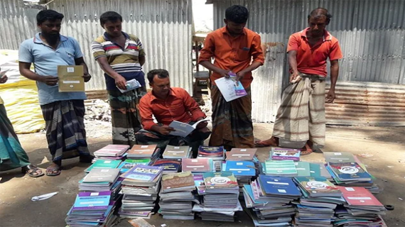 তাড়াশে সরকারি বই কেজিদরে বিক্রির অভিযোগ