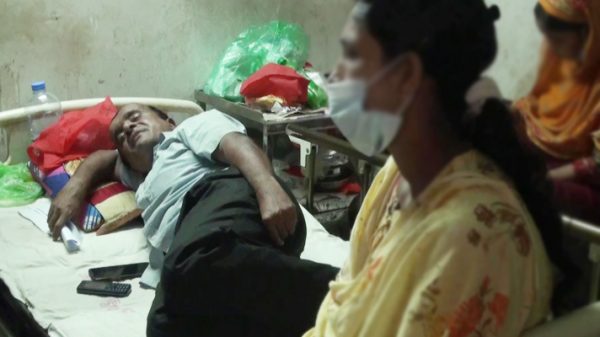 প্রধান শিক্ষককে লাথি মারলেন শিক্ষা অফিসার