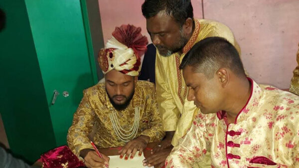 দুপুরে দিলেন মুচলেকা, রাতে ‘শিশু বউকে’ নিয়ে গেলেন স্বামী