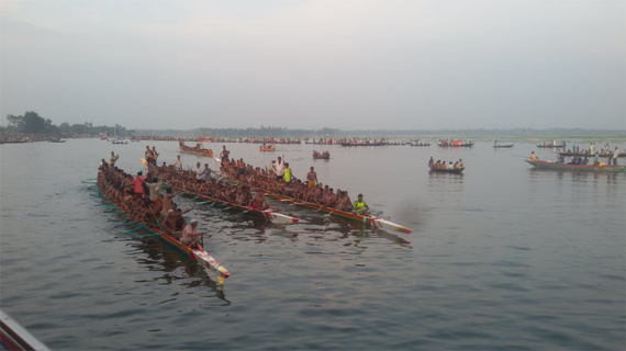 ভাঙ্গুড়ায় সোনালী সৈকতে ফাইনাল নৌকা বাইচ অনুষ্ঠিত