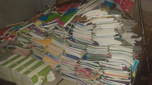 বিনামূল্যে বিতরণের ২২ মণ বই দপ্তরির বাসায়