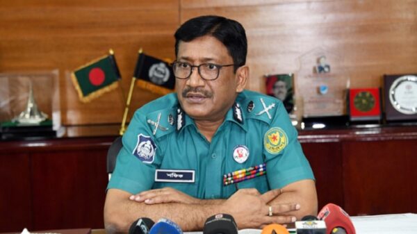 চুক্তিতে ডিএমপি কমিশনারের মেয়াদ বাড়ল