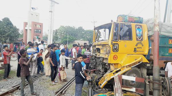 পাবনা-রাজশাহী রুটে দূর্ঘটনার ৫ ঘণ্টা পর ট্রেন চলাচল শুরু