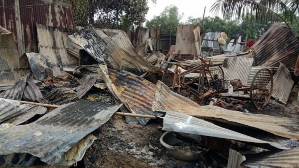 ধর্ম অবমাননার অভিযোগে পীরগঞ্জে বাড়িঘরে আগুন, আটক ৪২