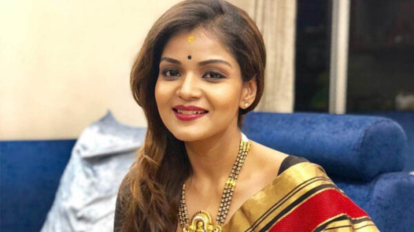 অভিনেত্রীকে ধর্ষণের হুমকি, বাড়ির সামনে তাণ্ডব