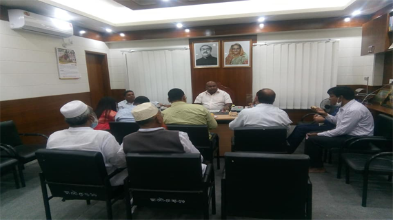 ভাঙ্গুড়ায় এইচএসসি পরীক্ষার্থীদের টিকার উপযুক্ত পরিবেশ দিতে নিজের অফিস ছেড়ে দিলেন- মেয়র রাসেল