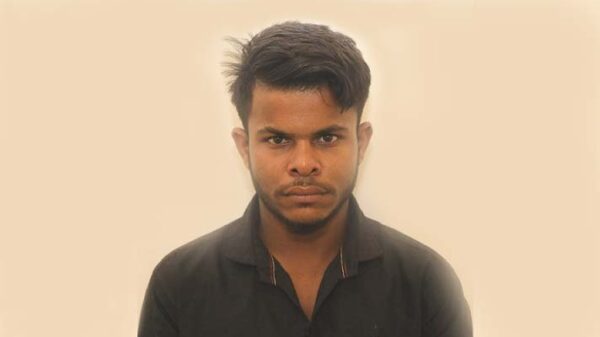 পড়ে গেলেও সংবাদকর্মীর ওপর দিয়ে গাড়ি চালিয়ে যায় হানিফ