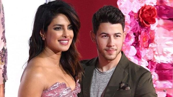 নাম থেকে স্বামীর পদবি বাদ, বিচ্ছেদের পথে নিক-প্রিয়াঙ্কা?