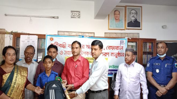 তাড়াশে প্রতিবন্ধীদের মাঝে উপকরণ বিতরণ