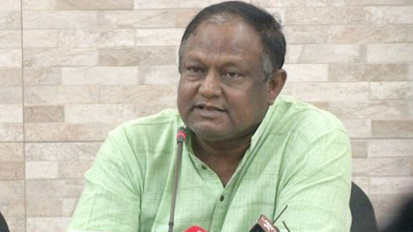 বিশ্ববাজারে তেলের দাম কমলে দেশেও কমানো হবে : বাণিজ্যমন্ত্রী