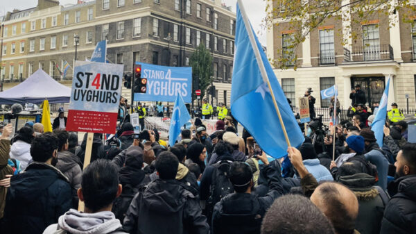 উইঘুর মুসলিমদের সমর্থনে যুক্তরাজ্যে চীনা দূতাবাসের সামনে বিক্ষোভ