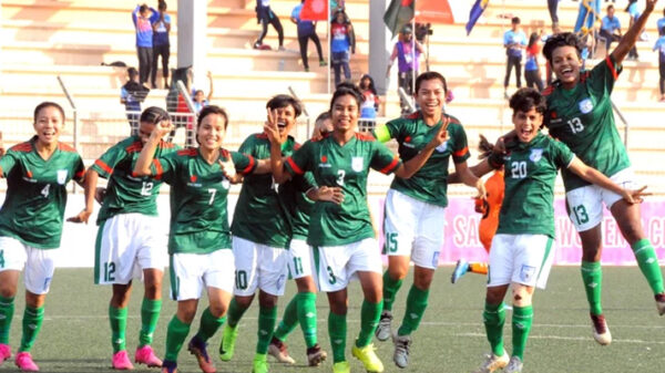 ভারতকে হারিয়ে শীর্ষে বাংলাদেশ