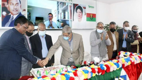 খ্রিষ্টান সম্প্রদায়কে নিয়ে বড় দিনের কেক কাটল বিএনপি