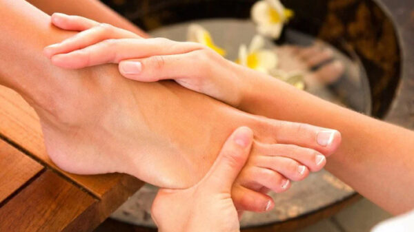 বিউটি পার্লারে গিয়ে পা হারালেন তরুণী!