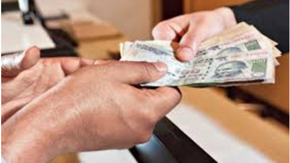 মহান বিজয় দিবসে - ভাঙ্গুড়ার শরৎনগর প্রা:বিদ্যালয়ের ডিসপ্লেতে মুগ্ধ অধিদপ্তর! স্টাফ রিপোর্টার : স্বাধীনতার সুবর্ণজয়ন্তীতে মহান বিজয় দিবসে পাবনার ভাঙ্গুড়া উপজেলার শরৎনগর সরকারি প্রাথমিক বিদ্যালয়ের শিক্ষার্থীদের মনোমুগ্ধকর ডিসপ্লেটি এ পর্যন্ত প্রায় ১০ হাজার ভিউয়ারস উপভোগ করেছেন। ফেসবুকে অগনিত দর্শক শ্রোতাও ইতিবাচক কমেন্টস করে অভিনন্দন জানিয়েছেন। প্রাথমিক শিক্ষা অধিদপ্তরের অতিরিক্ত মহাপরিচালক মহোদয় উপজেলা পর্যায়ে এত সুন্দর, আকর্ষনীয় ও নন্দিত ডিসপ্লে প্রদর্শন করার জন্য বিদ্যালয়ের প্রধান শিক্ষক হাবিবা খন্দকার কে ফোনে অভিনন্দন জানিয়েছেন। তিনি অধিদপ্তরের পক্ষ থেকে সকল শিক্ষক ও শিক্ষার্থীদের ধন্যবাদ জানান বলে প্রধান শিক্ষক হাবিবা খন্দকার ডিডিএন নিউজকে জানিয়েছেন। উল্লেখ্য, গত ১৬ ডিসেম্বর ভাঙ্গুড়া উপজেলা পরিষদ মাঠে মার্চ পাস্ট ও ডিসপ্লে প্রদর্শন করে বিদ্যালয়টি প্রথম স্থান অধিকার করে। বিদ্যালয়ের শিক্ষক শরিফুল ইসলাম প্রথমে তার ফেসবুক আইডিতে এটি পোস্ট দেন। সেখানে ১৪২টি শেয়ার হয়। পরে শিক্ষক রুহুল আমিন বৃহস্পতিবার আরেকটি পোস্ট দেন। সেখানেও অনেক শেয়ার পড়ে।