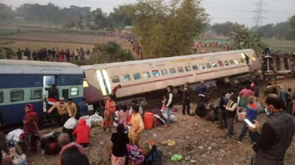 পশ্চিমবঙ্গে ট্রেন দুর্ঘটনায় নিহত ৫, আহত ৪৫