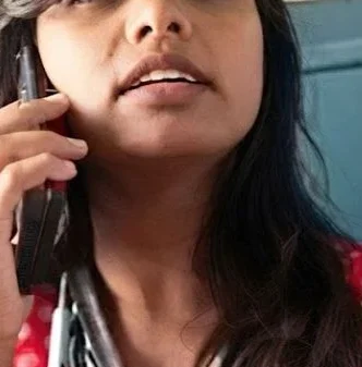 টিটিই-কে ফাঁসাতে চক্রান্ত তরুণীর। ছবি: সংগৃহীত